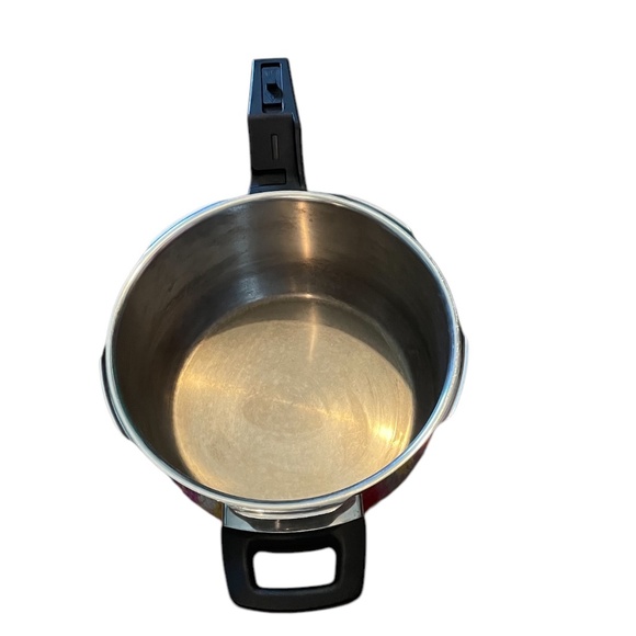 WMF Perfect Premium One Pot Stainless Steel Pressure Cooker, 4.5 L - Picture 3 of 11